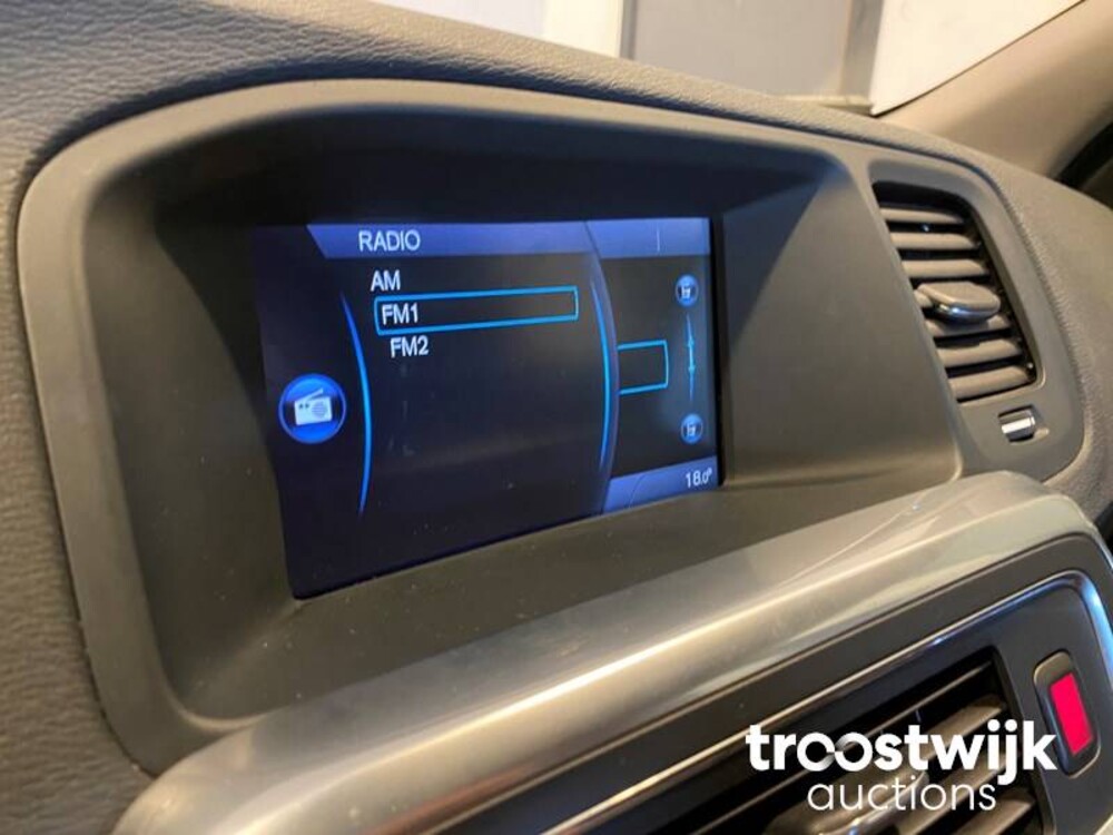 Volvo V60 1.6 T3 R-Design Auto