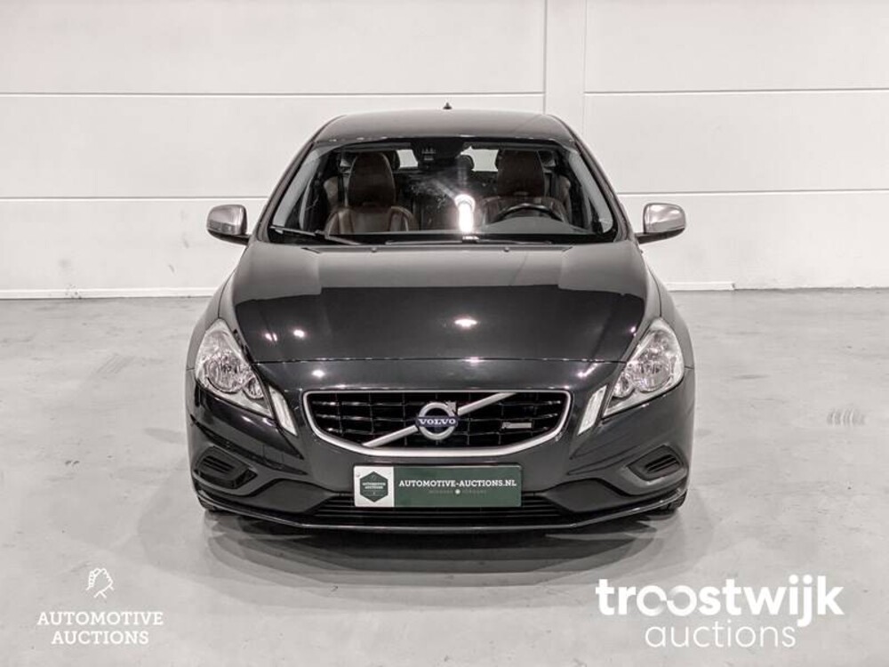 Volvo V60 1.6 T3 R-Design Auto