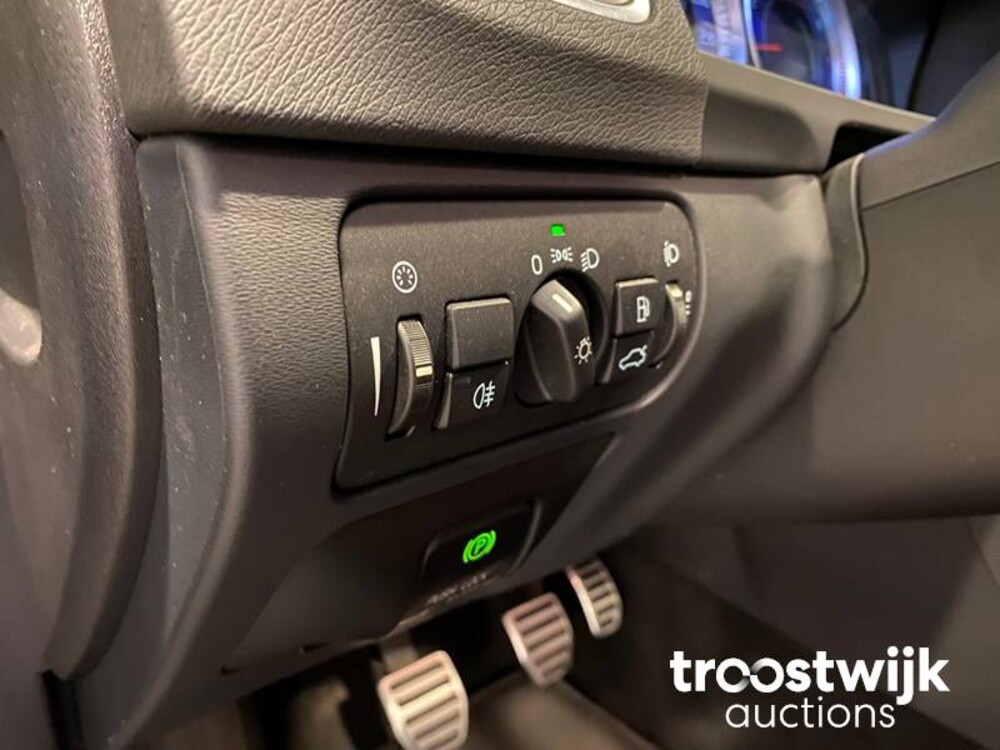 Volvo V60 1.6 T3 R-Design Auto