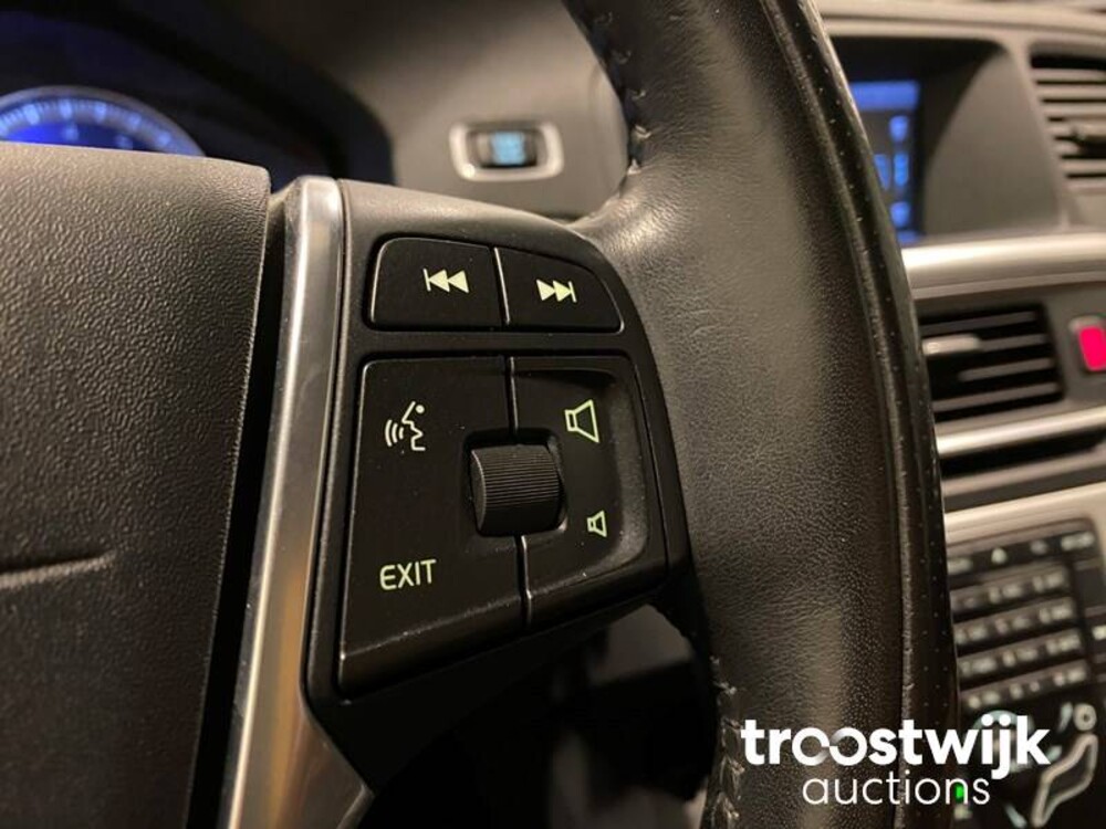 Volvo V60 1.6 T3 R-Design Auto