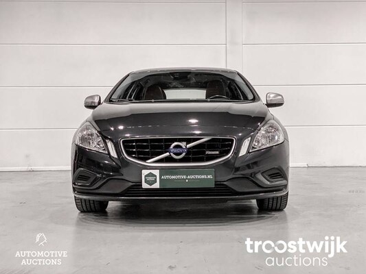 Volvo V60 1.6 T3 R-Design Auto