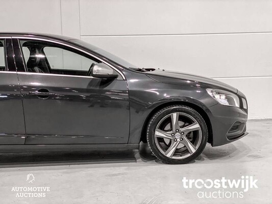 Volvo V60 1.6 T3 R-Design 150pk, 5-KJH-83