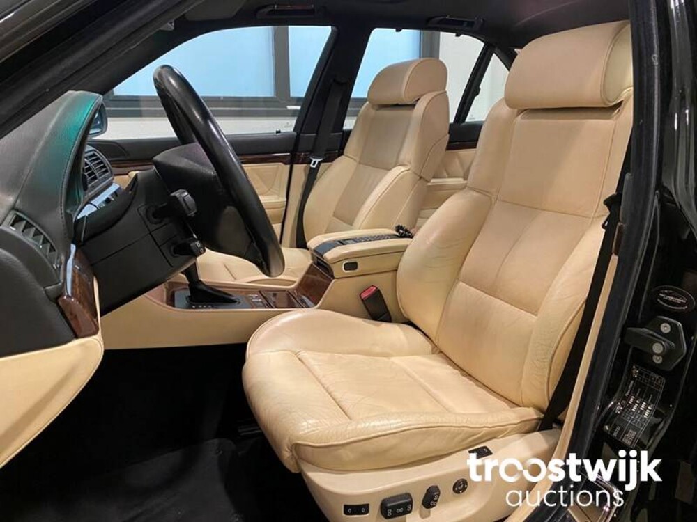 BMW 750i E32 5.4 V12 Auto