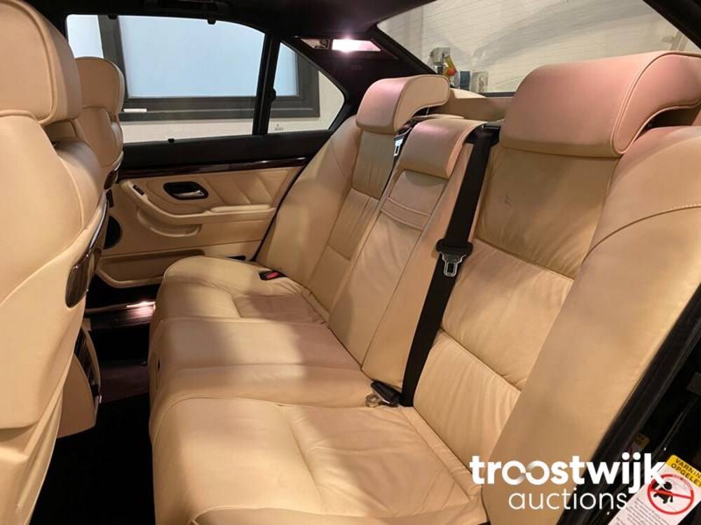 BMW 750i E32 5.4 V12 Auto