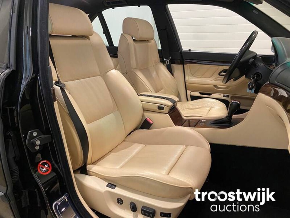 BMW 750i E32 5.4 V12 Auto