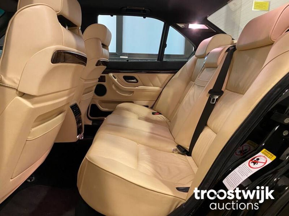 BMW 750i E32 5.4 V12 Auto