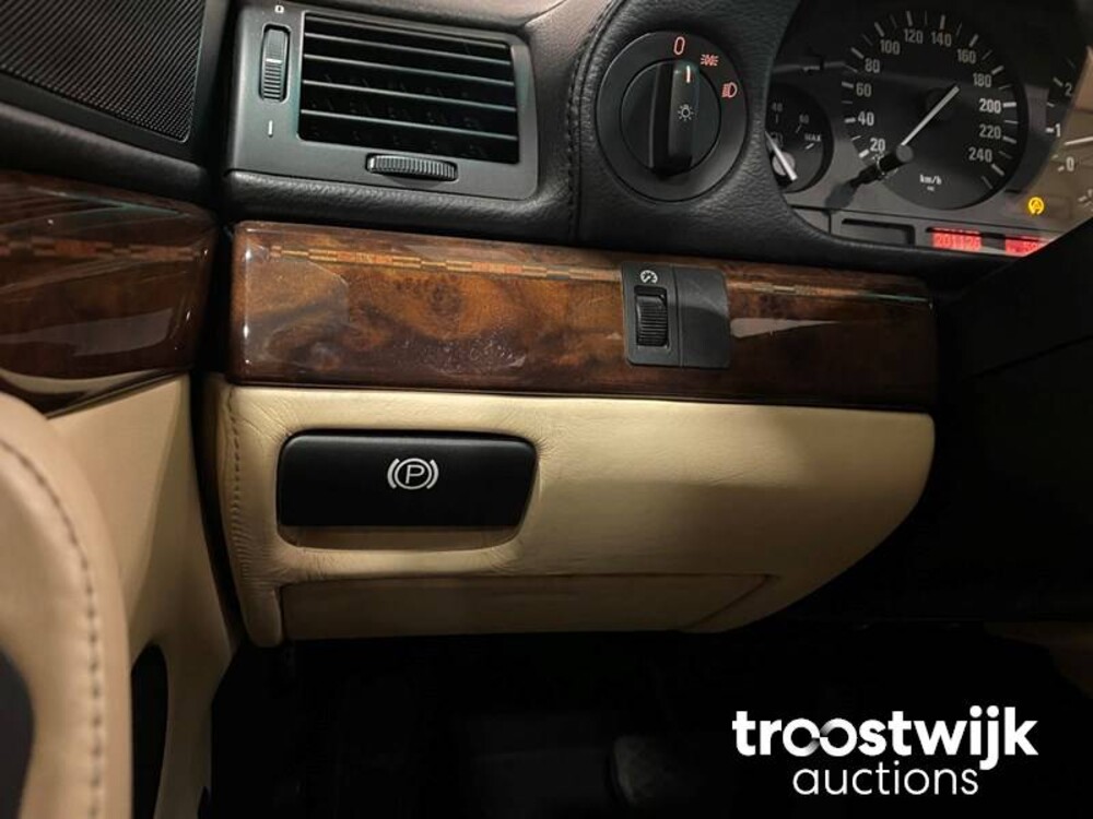 BMW 750i E32 5.4 V12 Auto