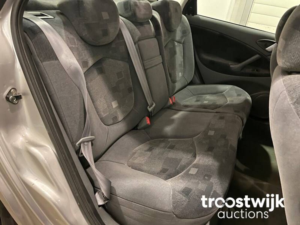 Citroen C5 1.8-16V Ligne Prestige Car