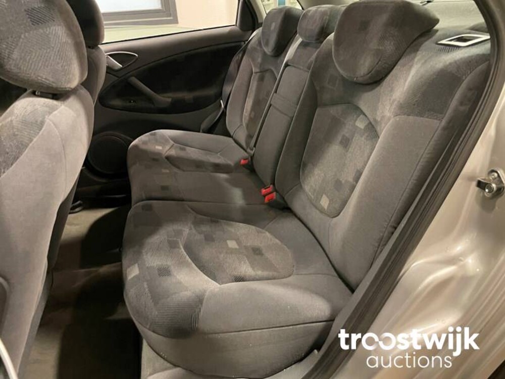 Citroen C5 1.8-16V Ligne Prestige Car