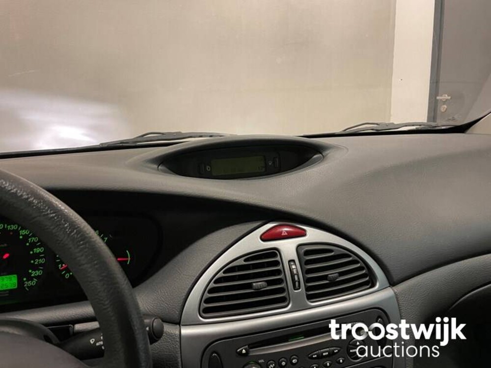 Citroen C5 1.8-16V Ligne Prestige Car