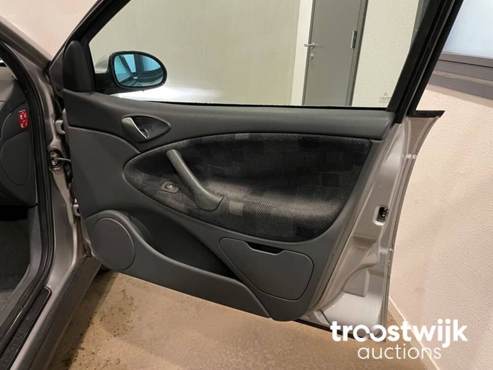 Citroen C5 1.8-16V Ligne Prestige Car