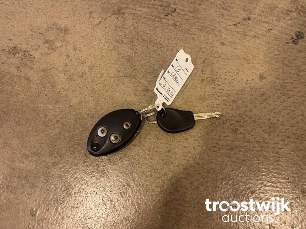 Citroen C5 1.8-16V Ligne Prestige Car