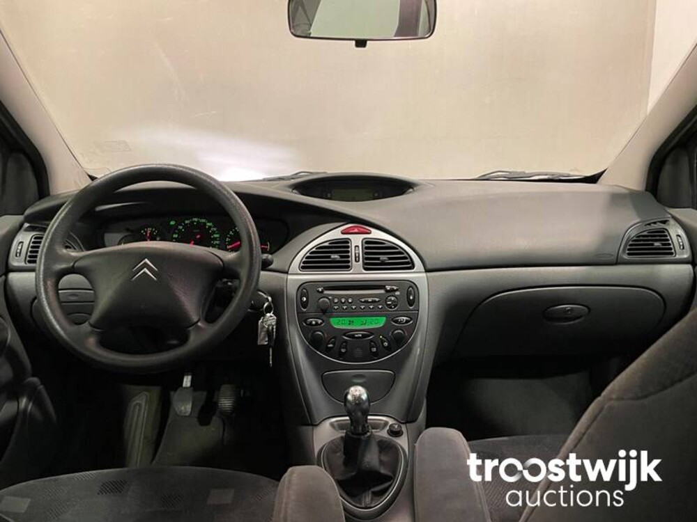 Citroen C5 1.8-16V Ligne Prestige Car