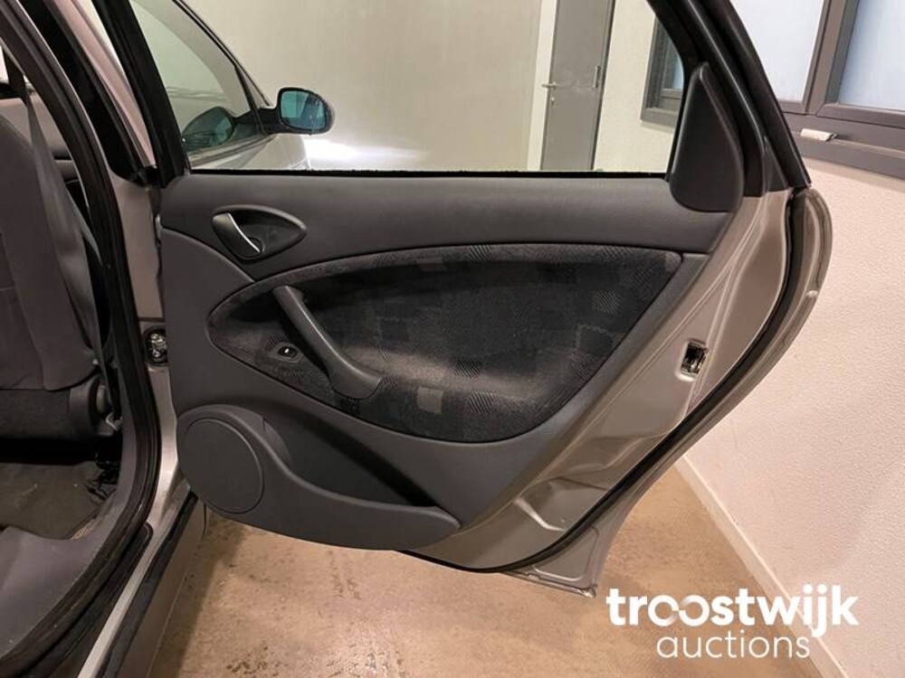 Citroen C5 1.8-16V Ligne Prestige Car