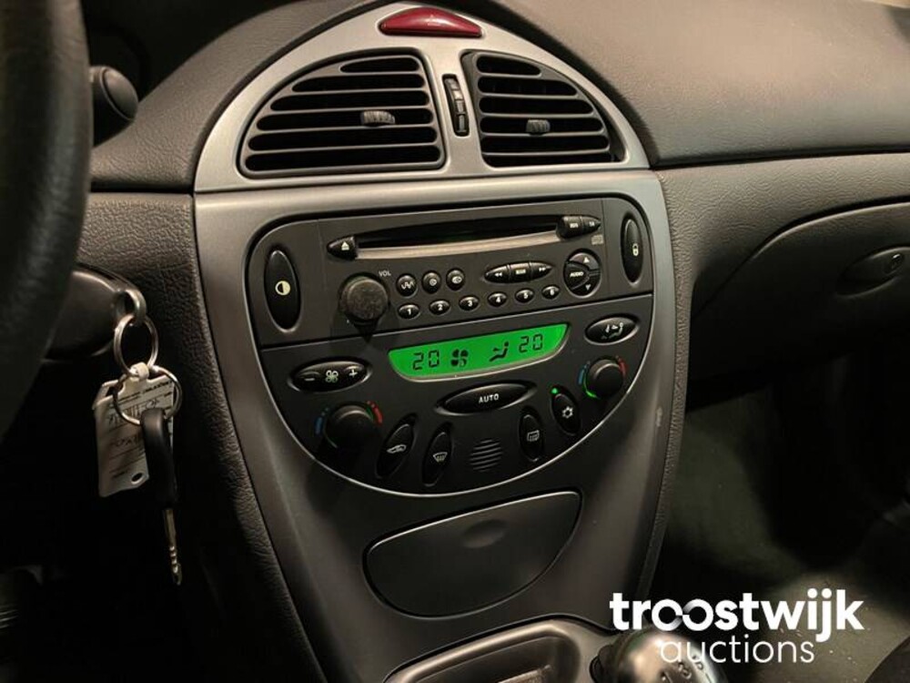 Citroen C5 1.8-16V Ligne Prestige Car