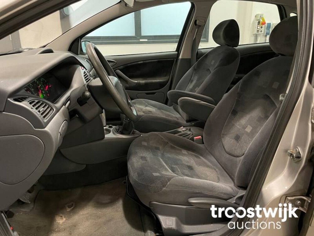 Citroen C5 1.8-16V Ligne Prestige Car