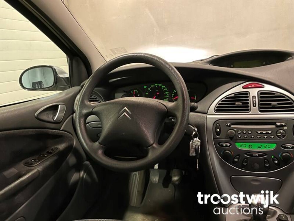 Citroen C5 1.8-16V Ligne Prestige Car