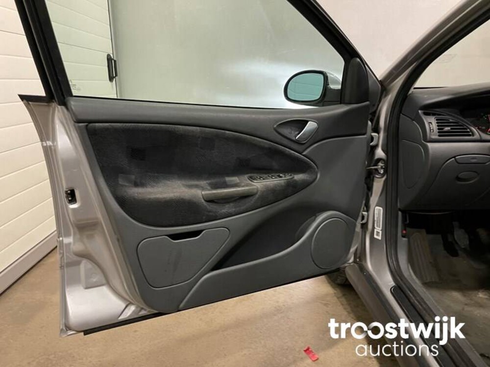 Citroen C5 1.8-16V Ligne Prestige Car