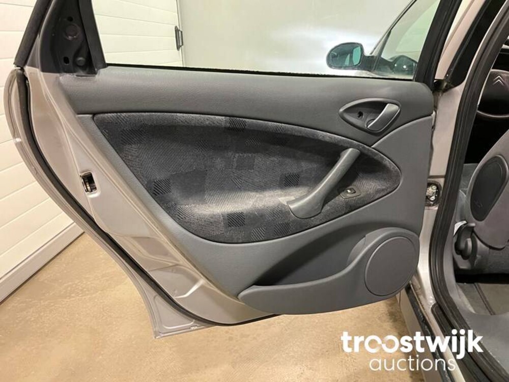 Citroen C5 1.8-16V Ligne Prestige Car