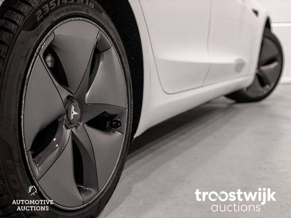 Tesla Model 3 Standard RWD Plus Auto