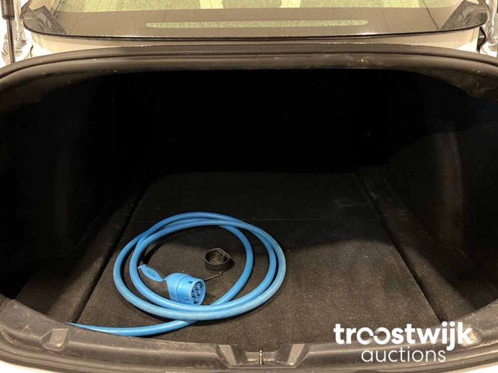 Tesla Model 3 Standard RWD Plus Auto