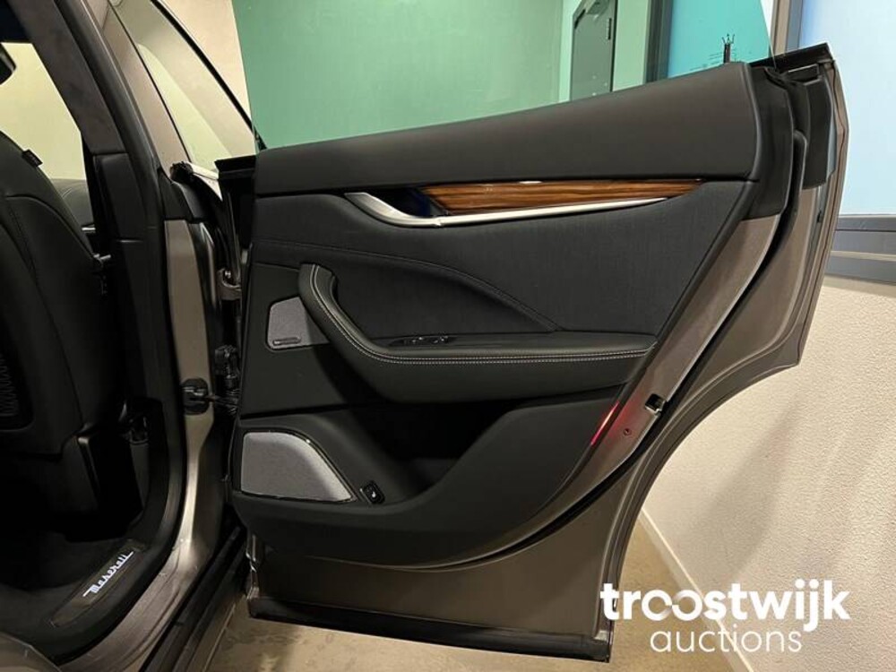 Maserati Levante S 3.0 V6 GranLusso SQ4 Auto