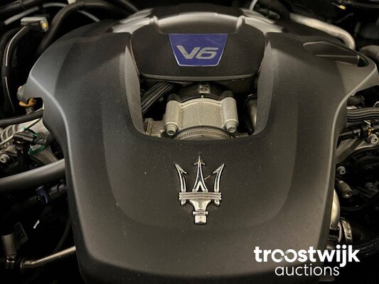 Maserati Levante S 3.0 V6 GranLusso SQ4 Car
