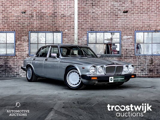 Jaguar Daimler XJ 5.3 V12  284pk 1982, SF-550-B