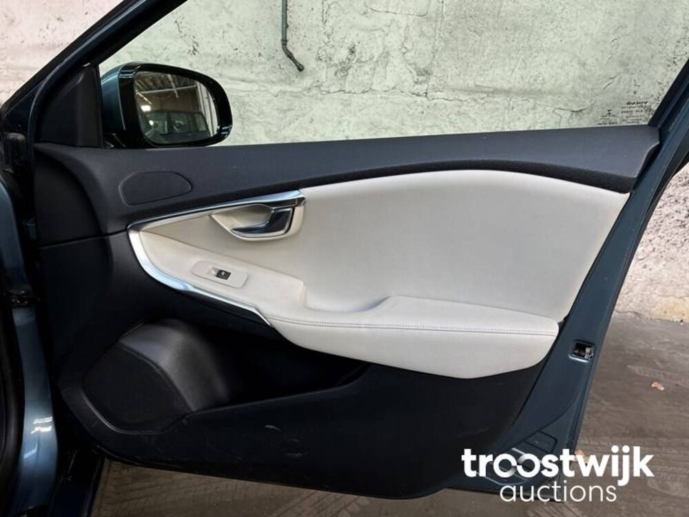 Volvo V40 1.6 D2 Summum 114pk 2013, -Orig.NL-, 87-ZRK-3