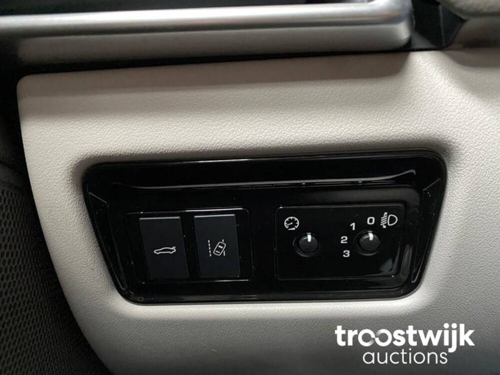 Jaguar XE D R-Sport -Orig. NL- 210pk 2016, JP-175-P