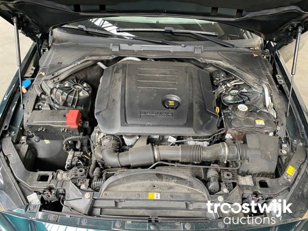Jaguar XE D R-Sport -Orig. NL- 210pk 2016, JP-175-P