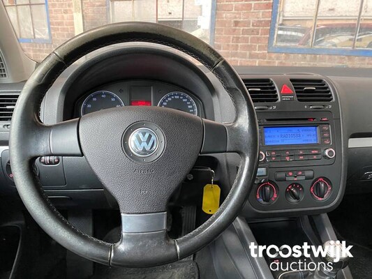 Volkswagen Golf 5 1.6 FSI  Car