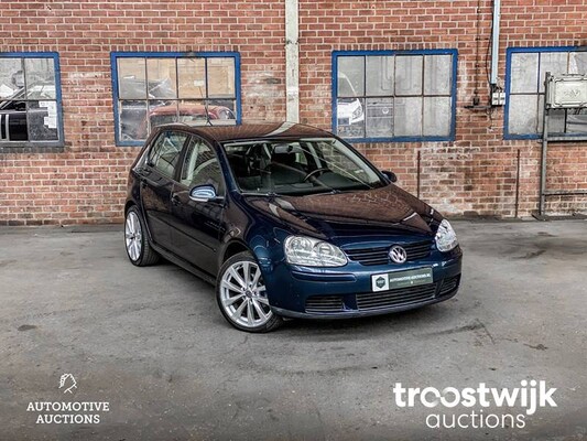 Volkswagen Golf 5 1.6 FSI  Car