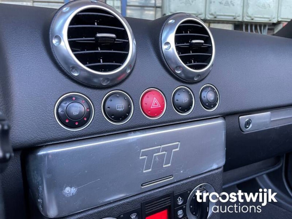 Audi TT Roadster 1.8 5V Turbo Quattro 224pk 2001, 65-XG-HX