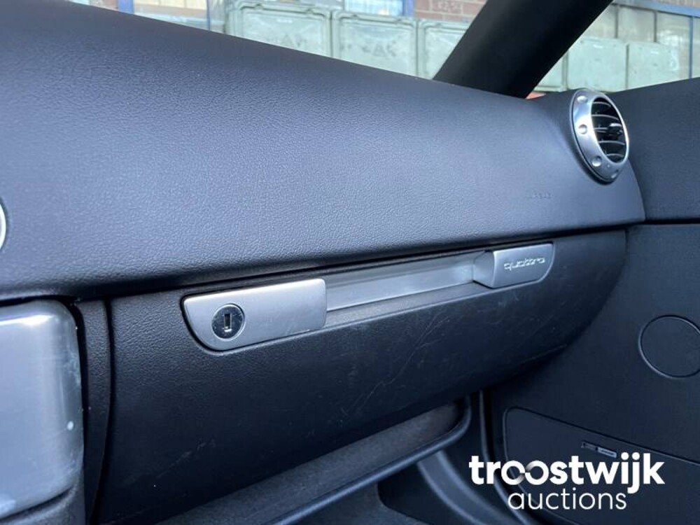 Audi TT Roadster 1.8 5V Turbo Quattro 224pk 2001, 65-XG-HX