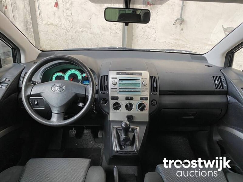 Toyota Verso VVT-i Terra 1.6 Auto