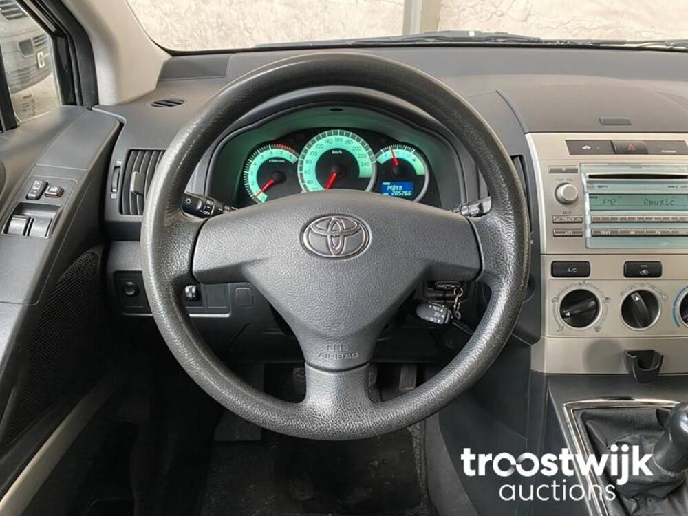Toyota Verso VVT-i Terra 1.6 Auto