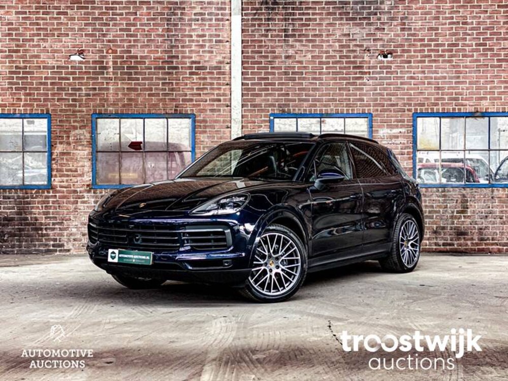 Porsche Cayenne E-Hybrid 3.0 V6 Car