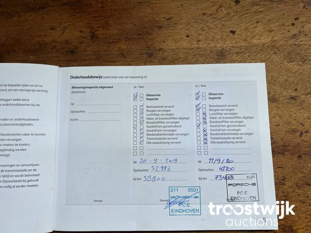 Porsche Cayenne E-Hybrid 3.0 V6 Car