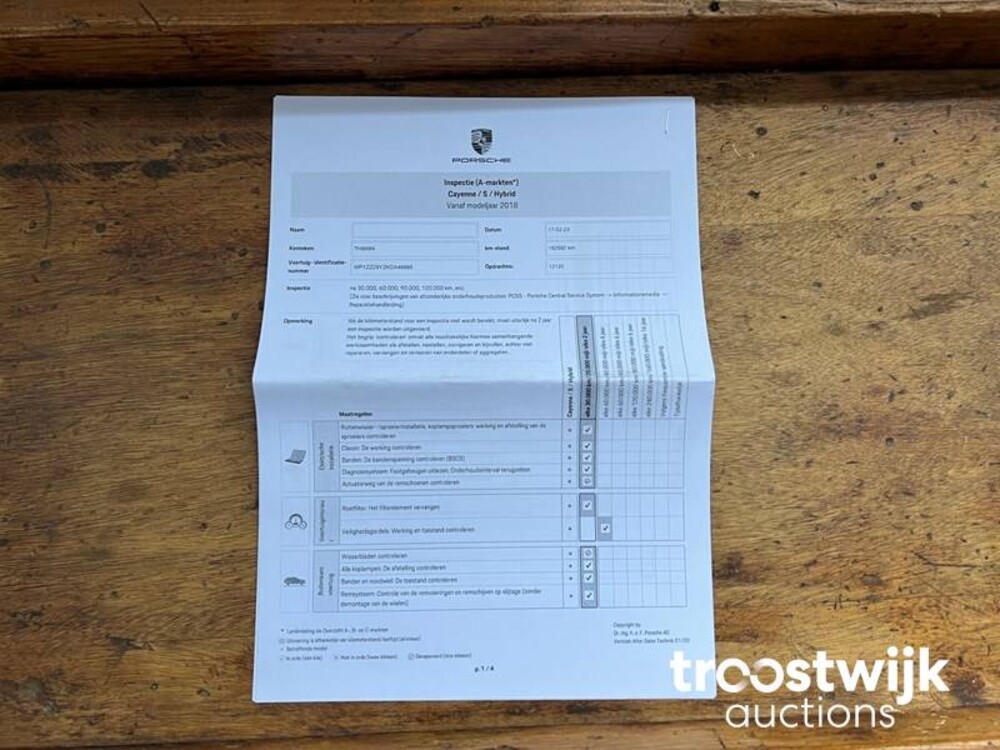 Porsche Cayenne E-Hybrid 3.0 V6 Car