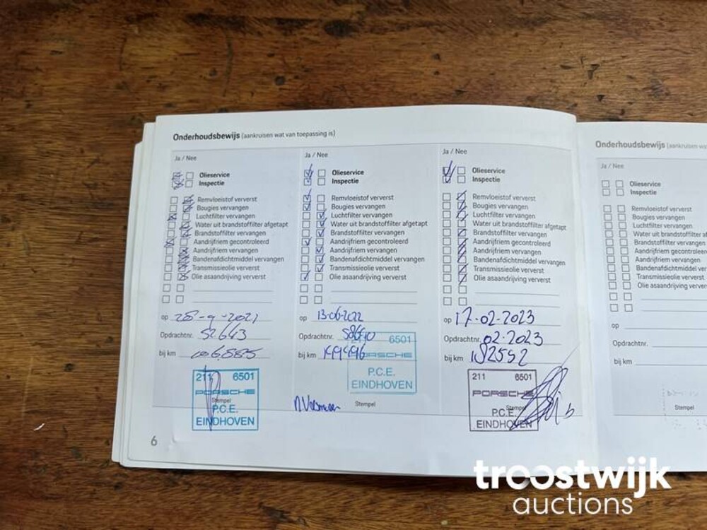 Porsche Cayenne E-Hybrid 3.0 V6 Car