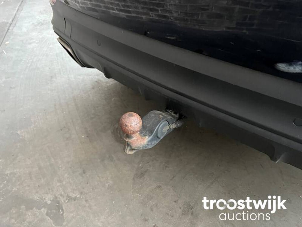 Porsche Cayenne E-Hybrid 3.0 V6 Car