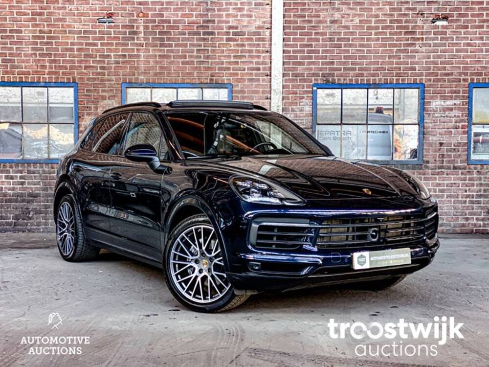 Porsche Cayenne E-Hybrid 3.0 V6 Car