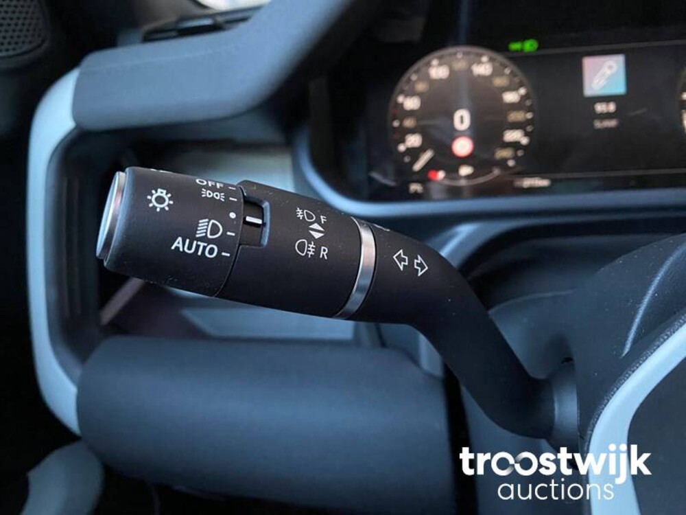 Land Rover Defender 110 D250 SE Aut Car