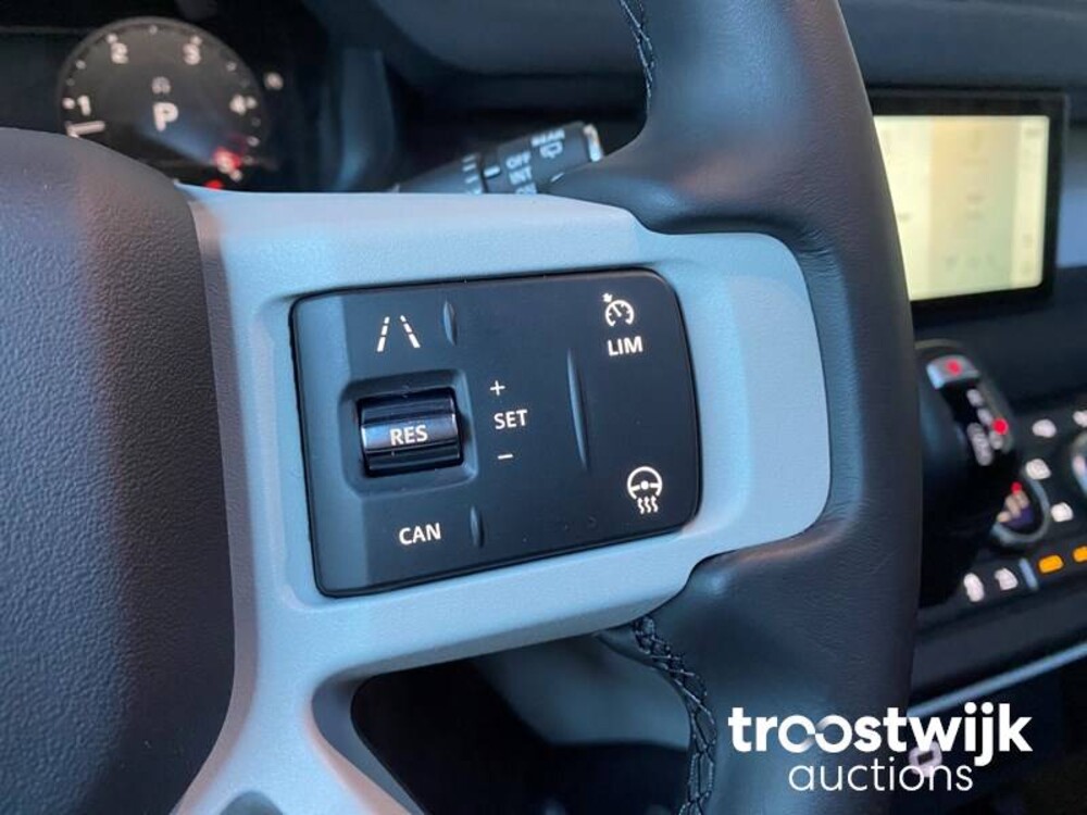 Land Rover Defender 110 D250 SE Aut Car