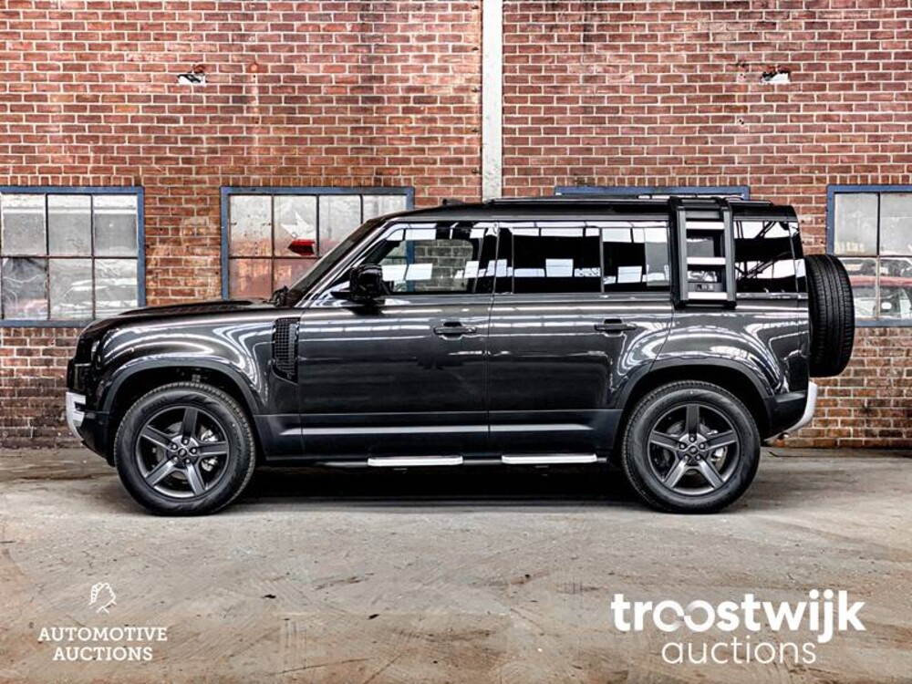 Land Rover Defender 110 D250 SE Aut Car