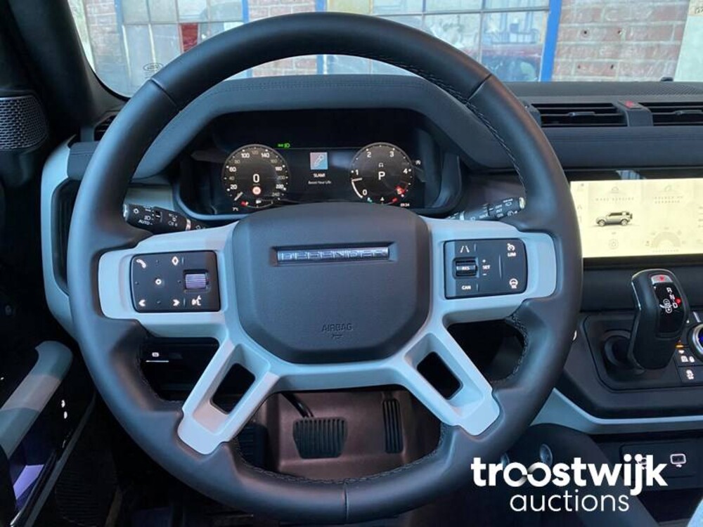 Land Rover Defender 110 D250 SE Aut Car