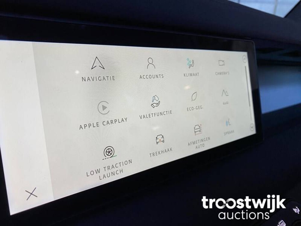 Land Rover Defender 110 D250 SE Aut Car