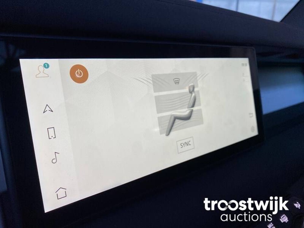 Land Rover Defender 110 D250 SE Aut Car