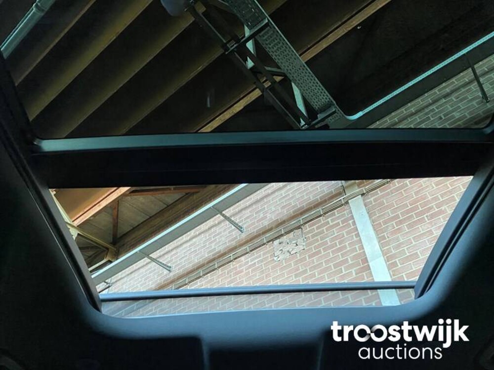 Land Rover Defender 110 D250 SE Aut Car